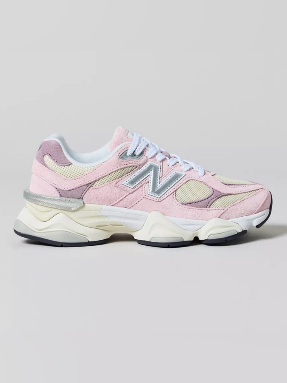 New Balance Women's pink beige 9060 Sneaker